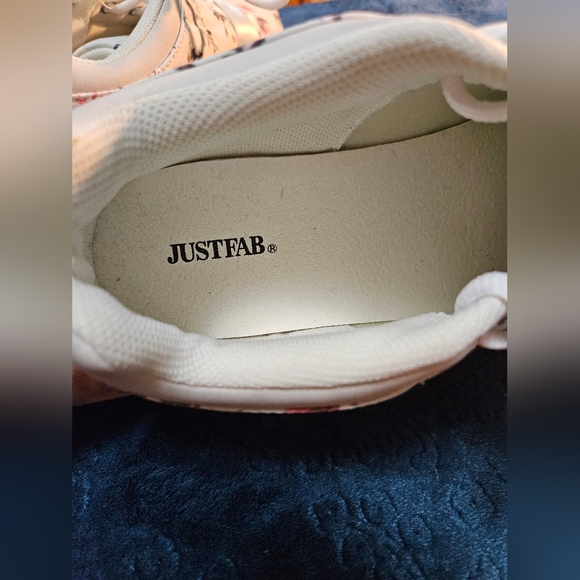 JustFab floral sneaker shoes - Picture 3 of 5